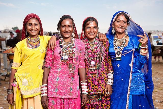 Rajasthani Bangles: Celebrate Sawan with Vibrant Colors and Traditional Designs! gaonkasaman