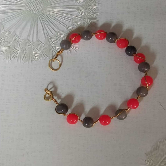 Beaded Golden Wired Black-Red Bracelet gaonkasaman