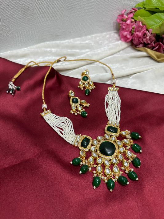 Small Pearl string and Kundan Pendant Necklace | Traditional jewelery | Kundan choker\Necklace\Choker set | For Women and Girls.