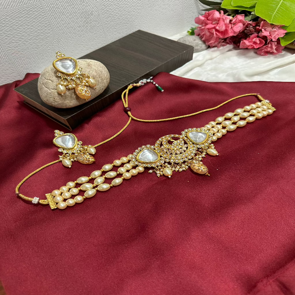 Round pendent Kundan jewelry Kundan Necklace | Traditional jewelery | Kundan choker\Necklace\Choker set | For Women and Girls.