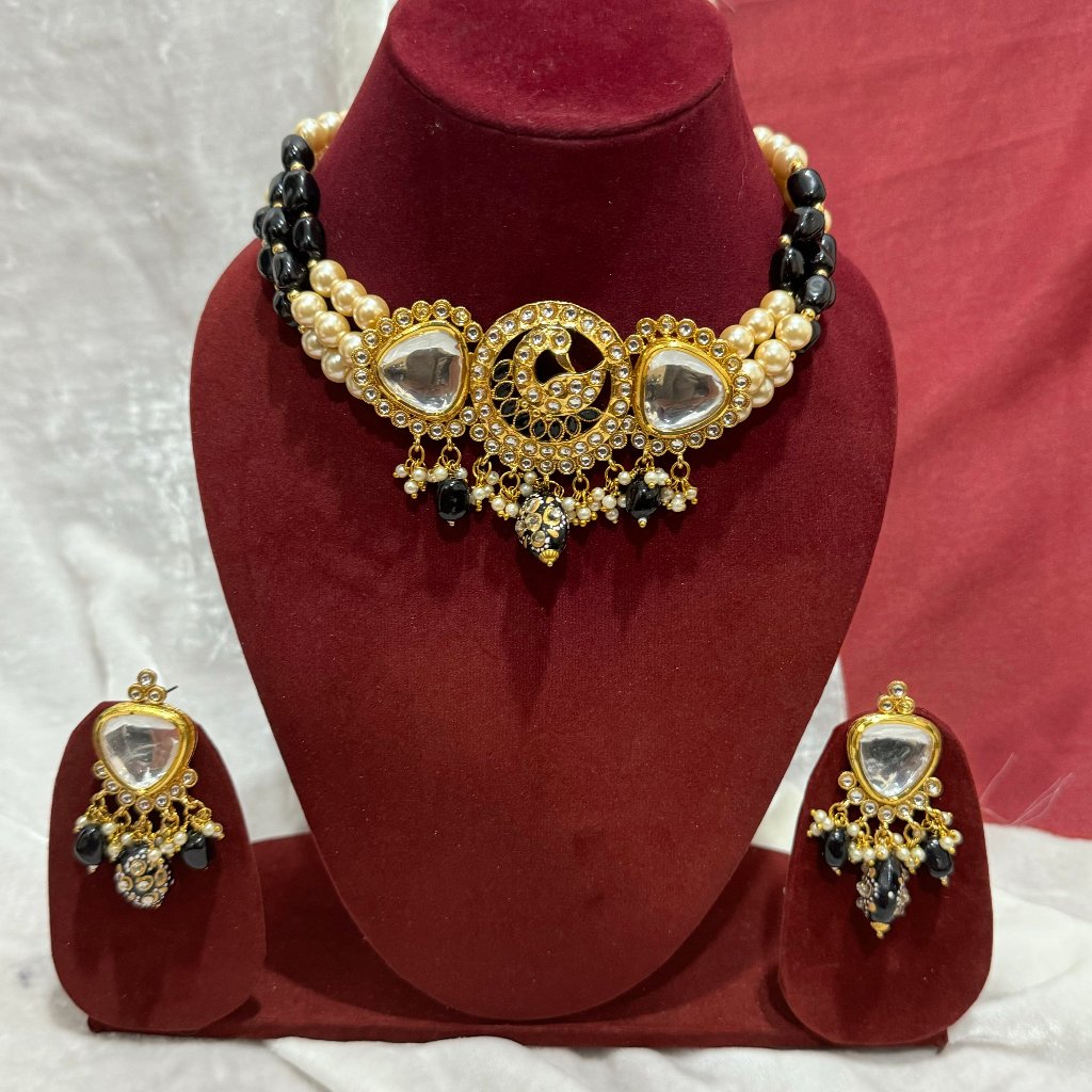 Round pendent Kundan jewelry Kundan Necklace | Traditional jewelery | Kundan choker\Necklace\Choker set | For Women and Girls.