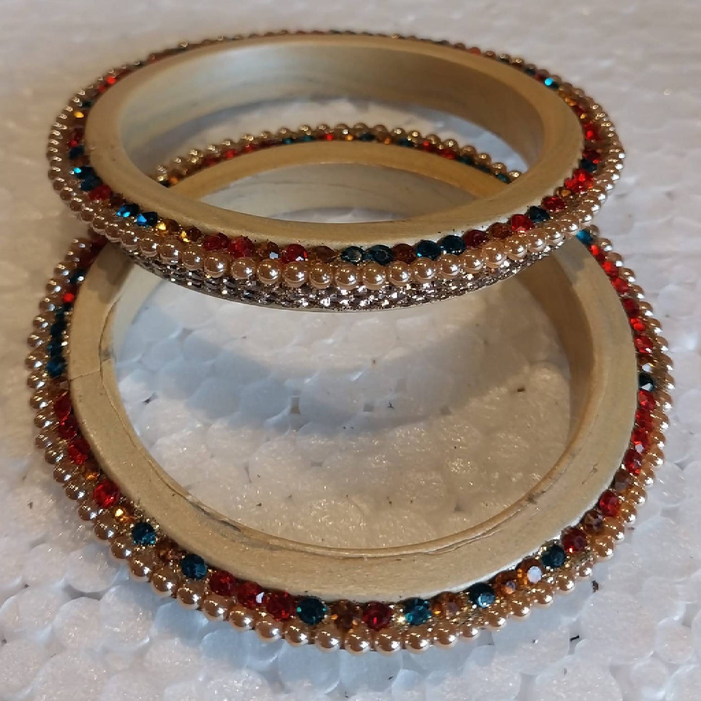 Maroon gold plated and pearl fitted lac bangri gaonkasaman