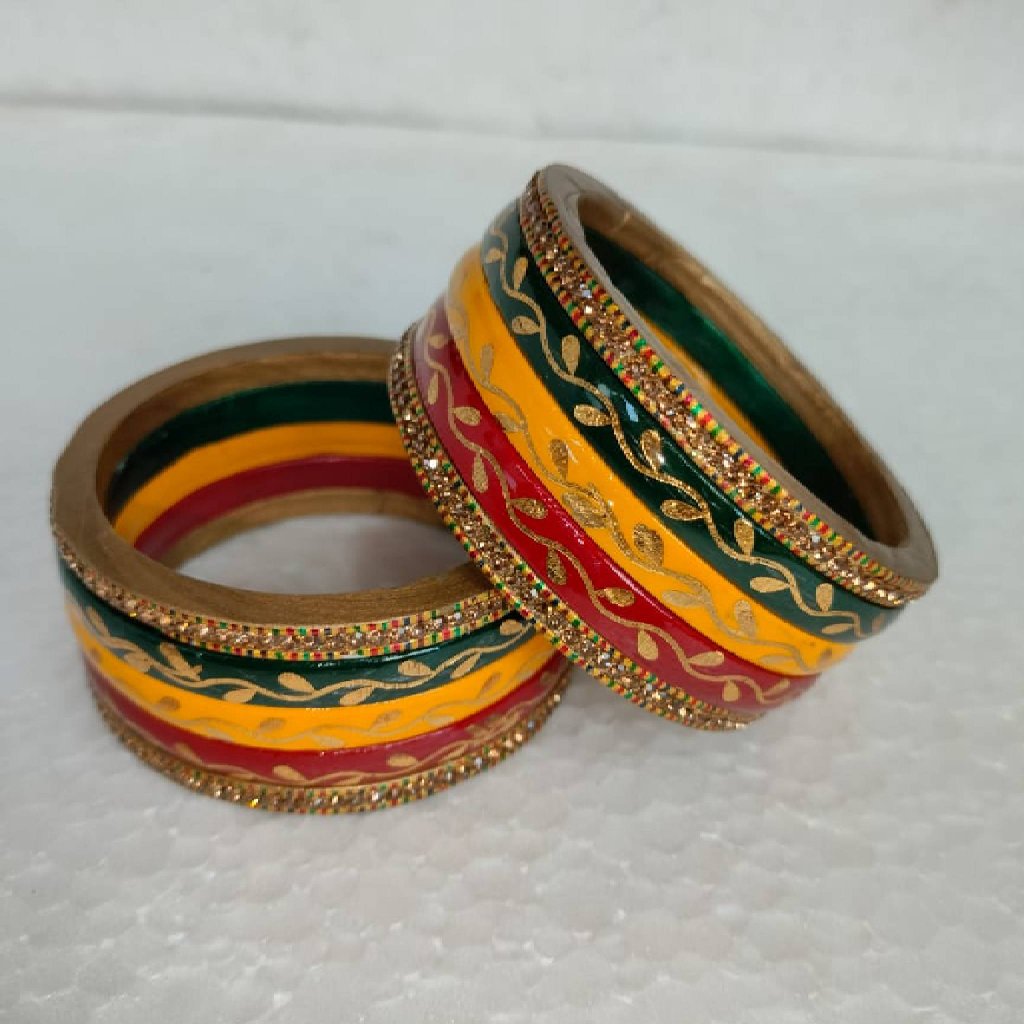 Traditional Golden vine Rajasthani Red Green Yellow Lakh/Lac Bangle/Kadda/Chura Set For Women And Girls. gaonkasaman