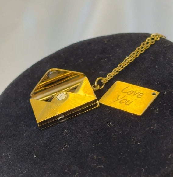 Love Letter Locket - Gold